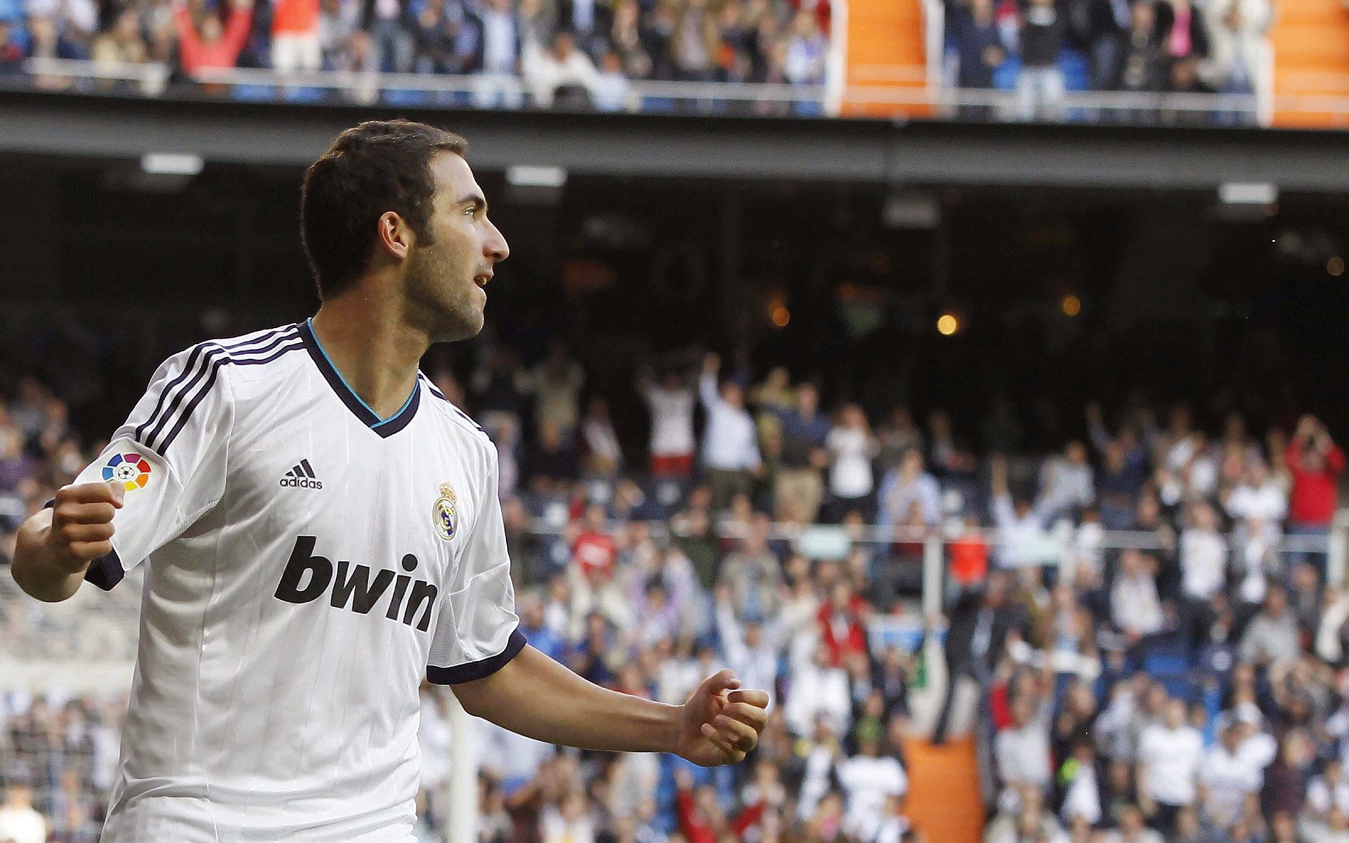 英超争冠最后一轮：悬念激烈，精彩纷呈！，英超最后一轮保级形势